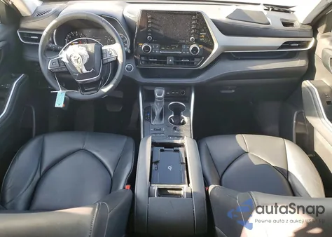 2021 Toyota Highlander Xle z USA, uszkodzony, nr VIN 5TDHZRBH7MS075443